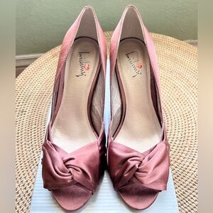 Luichiny Satin Open Toe Pump in Blush, Size 7.5, Excellent Condition